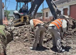 La Municipalidad reconstruye la calzada en la calle Río San Lorenzo