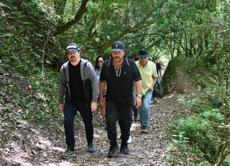 Saenz y el Embajador de Francia recordaron a las turistas francesas.