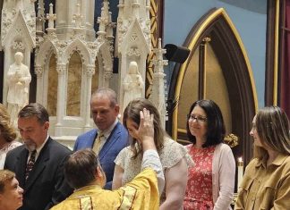 Jóvenes occidentales de la generación Z regresan y otros migran al catolicismo