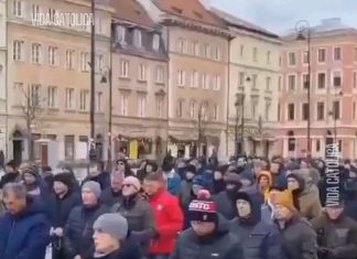 Polonia tomó las calles con el rezo del ROSARIO